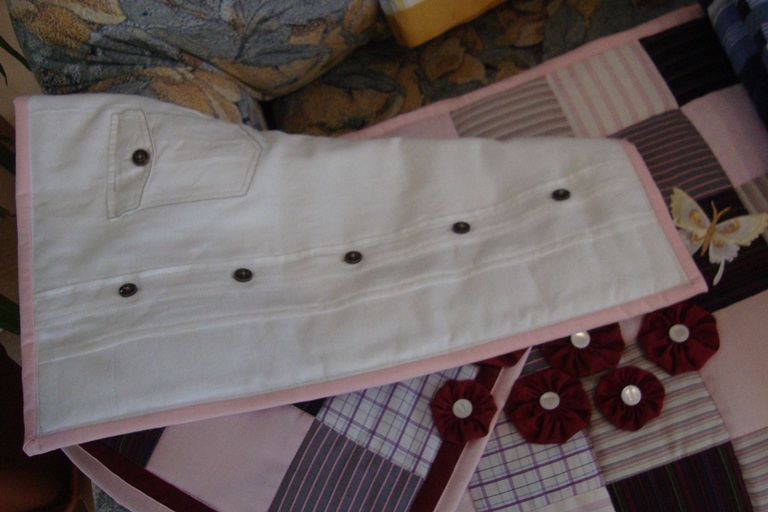 Quilts, black white red, log cabin, Mailis Design