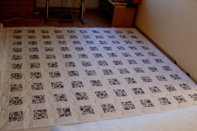 Patchwork quilt, king size, black & white, Mailis Design