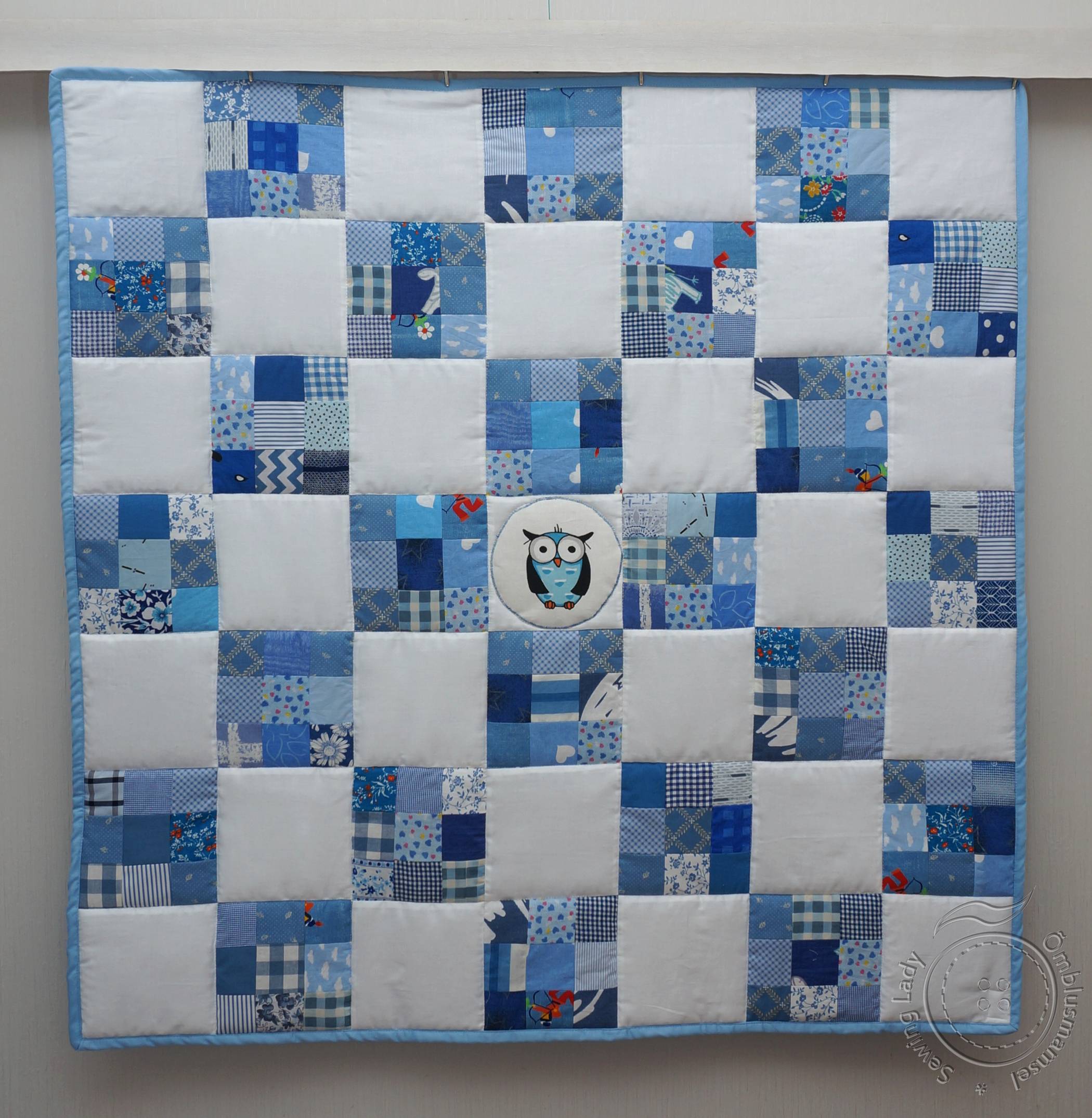 Lipi-lapi Öökullitekk (100 x 100 cm), sinine-valge