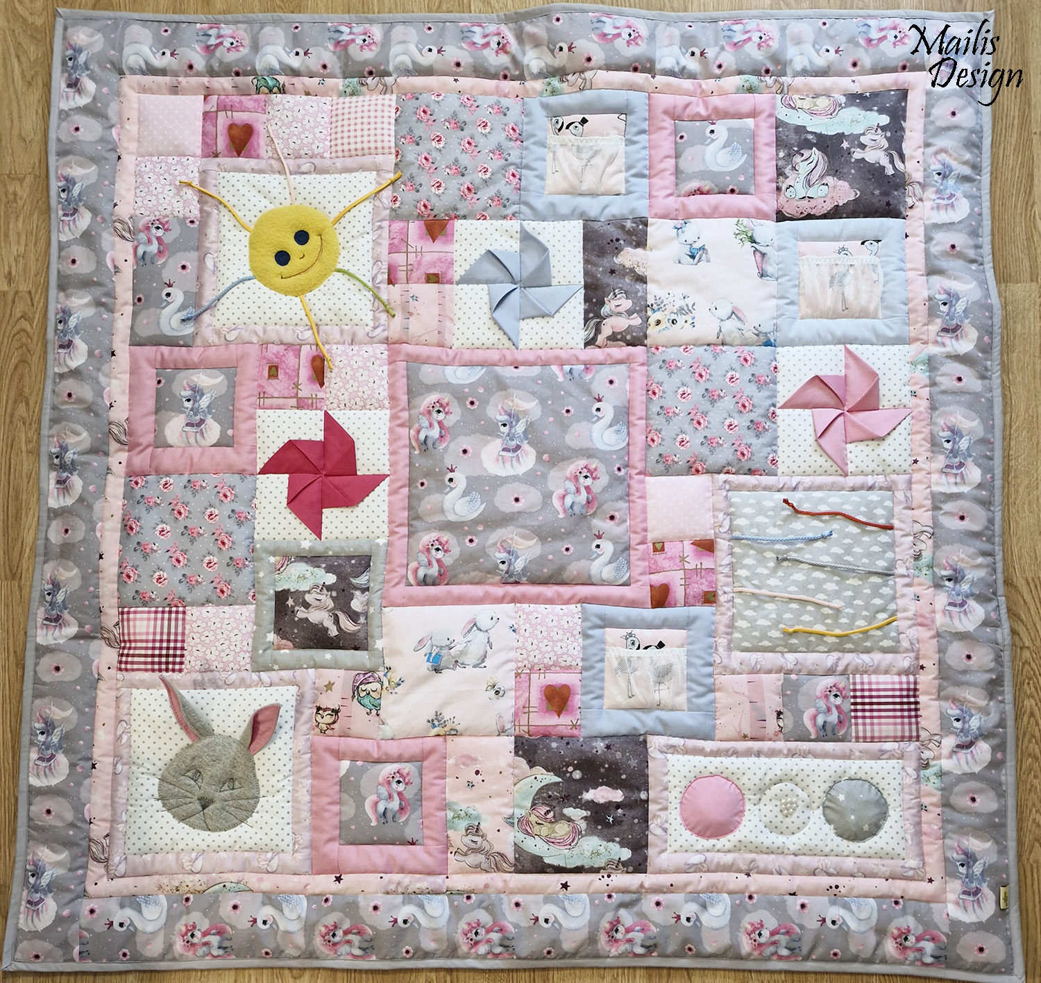 Tegelustekk Ükssarvikud, inglid, luiged, jänkud (145 x 145 cm), roosa